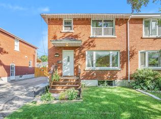 1071 Aldea Ave, Ottawa, ON K1H 8B8
