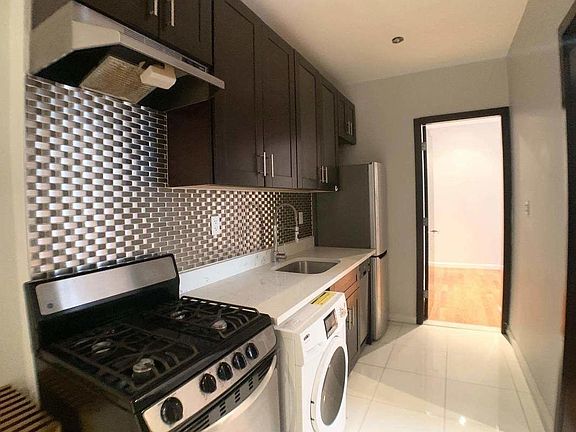 3rd image of 320 Manhattan Ave APT 4