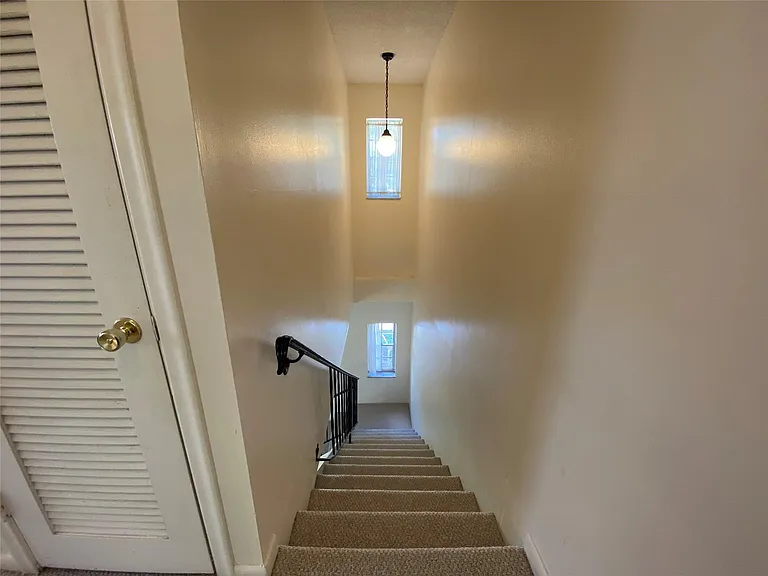 310 SW 11th Ct — Photo 7