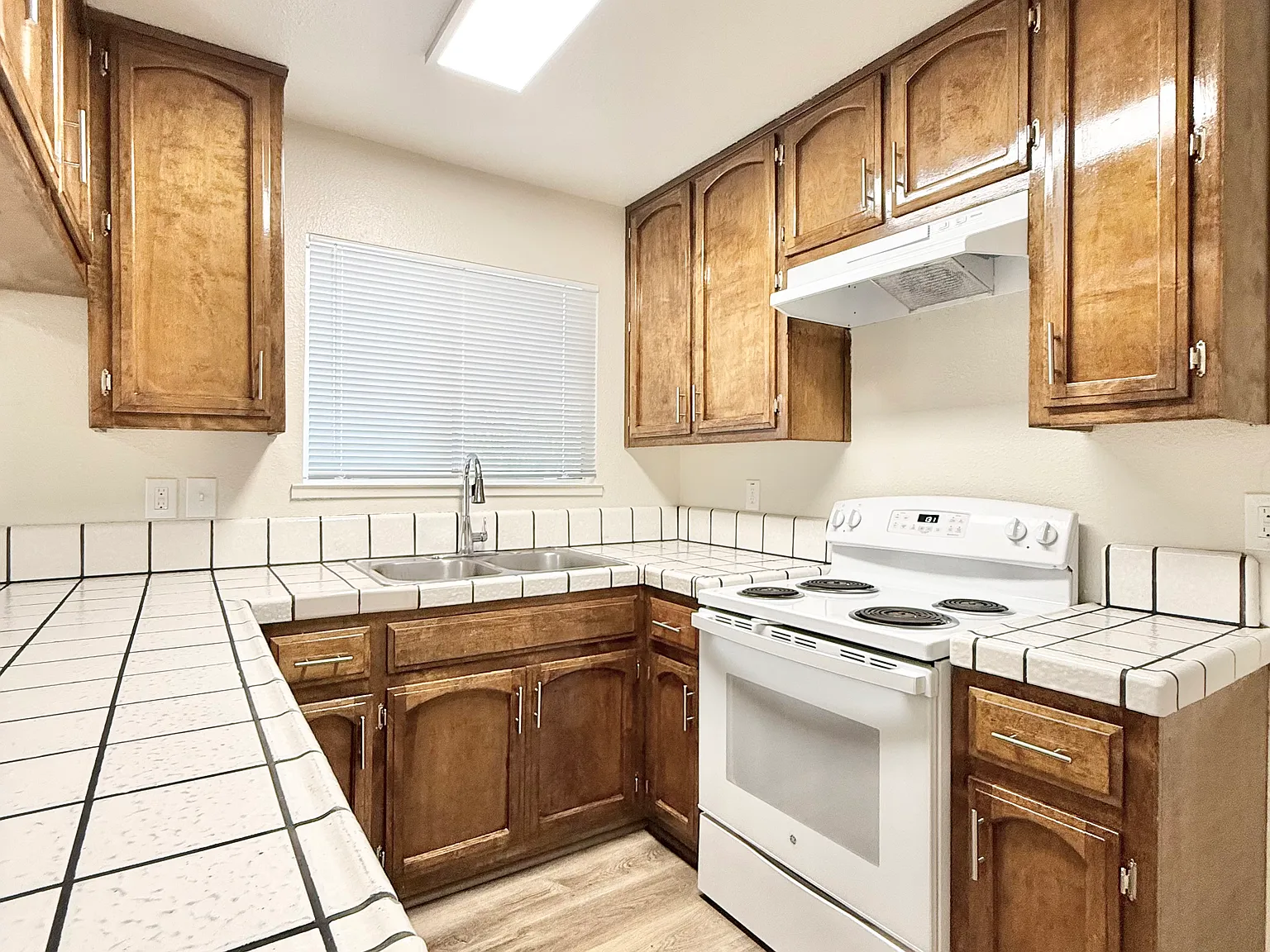 3 bed, 1200 sqft, $1,995 — Photo 3