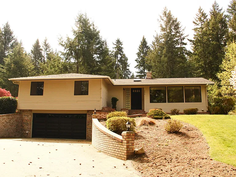 806 Hyak Way — Photo 1