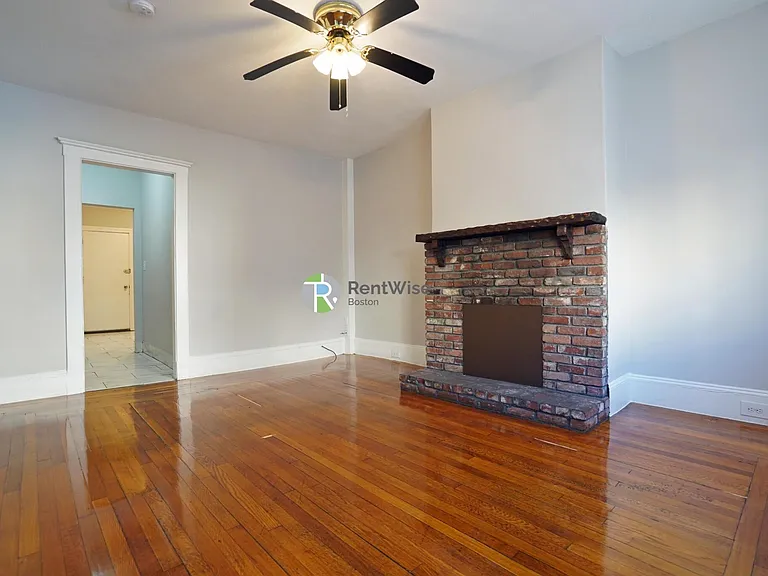 146 Chiswick Rd — Photo 3