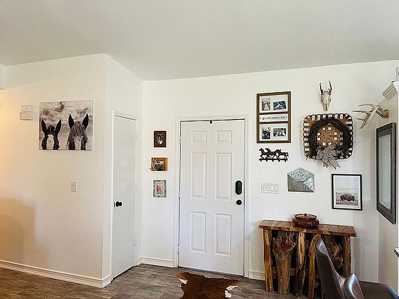 2nd image of 4714 Oakwood Dr