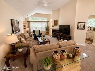 5th image of 244 Vista Cir #15B