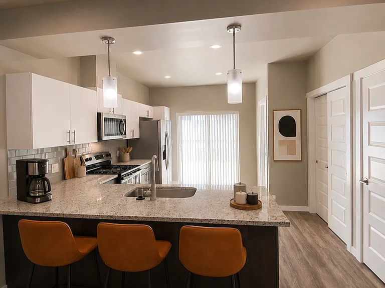 200 Canyon Pkwy — Photo 2
