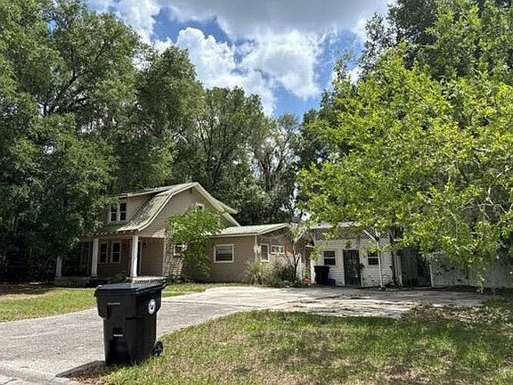 2nd image of 325 SW Garden St