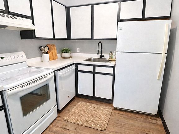 4th image of 949 E Linden St #C12640e1b