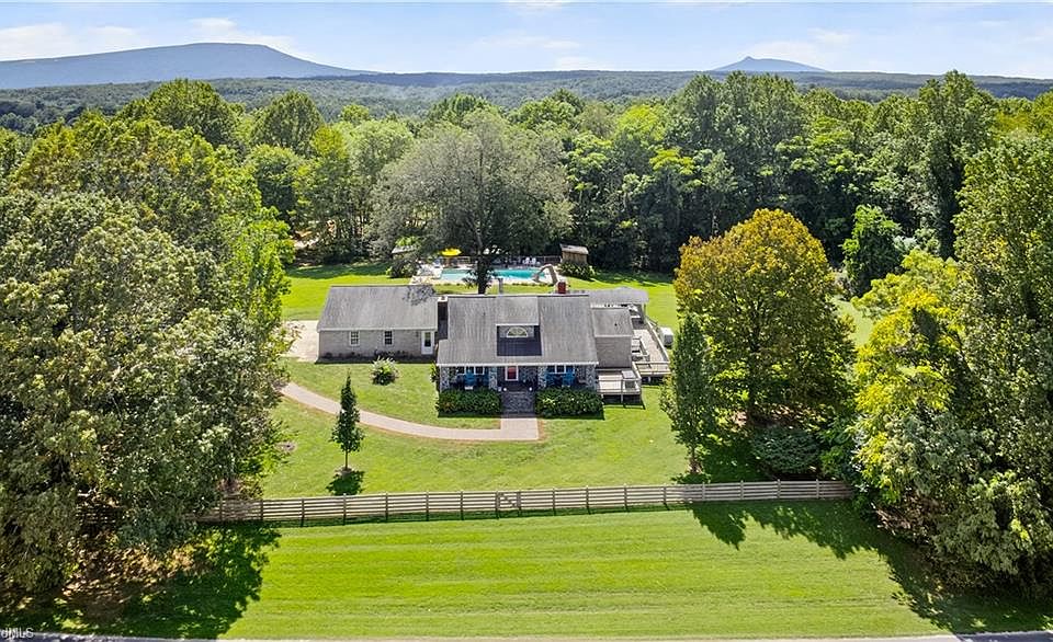 1st image of 1119 Brown Mountain Rd