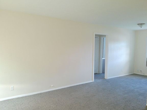 2nd image of 638 Glazebrook St #1