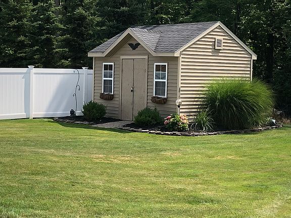 4th image of 3291 Queens Ln