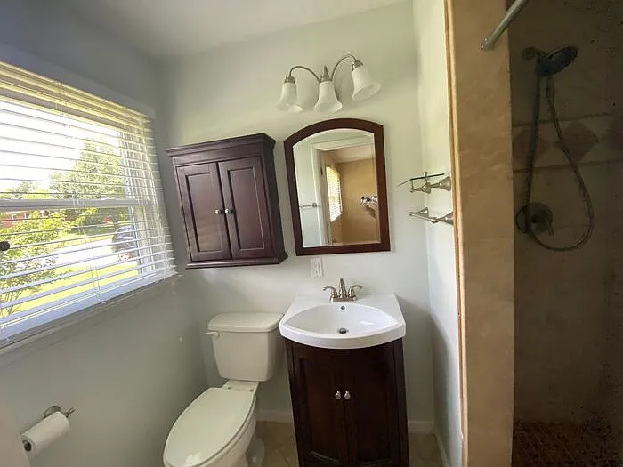 512 Clift Dr — Photo 15