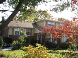 135 Meadowood Dr, Newark, DE 19711