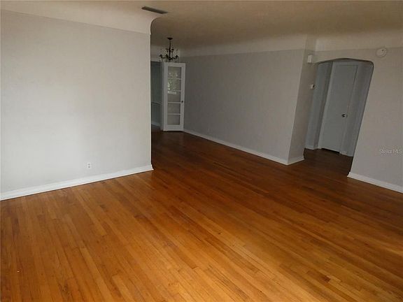 4th image of 215 24th Ave N