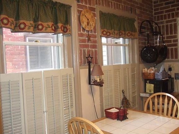 Bright & Sunny Kitchen