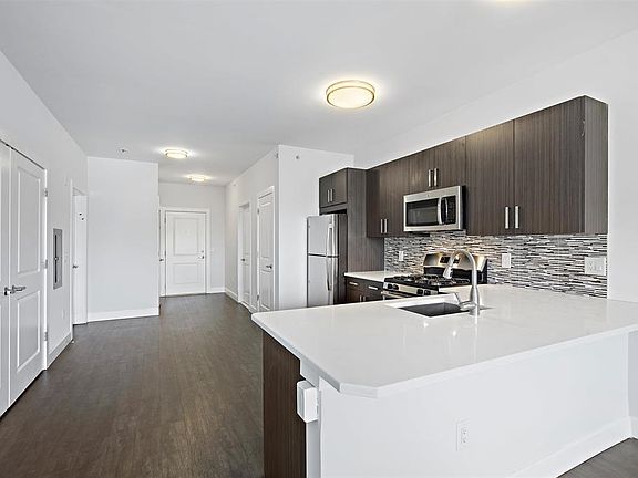 2nd image of 510 45th St #305