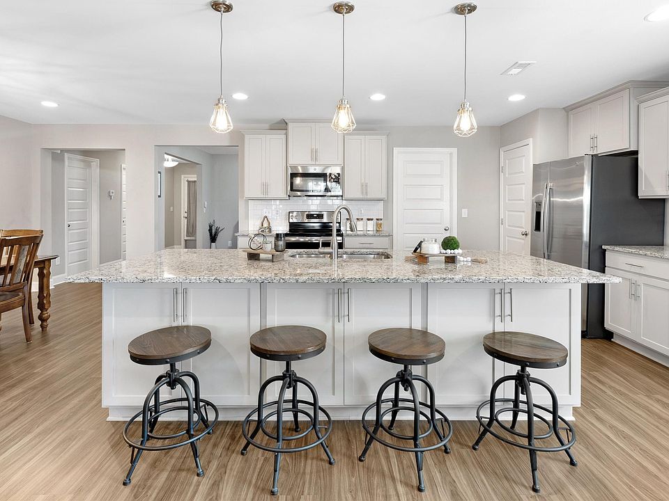 1st image of 372 Willow Bank Cir