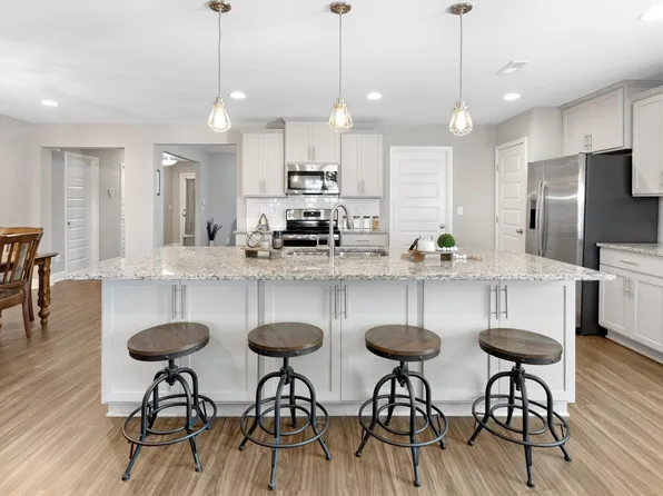 372 Willow Bank Cir, Decatur, AL 35603