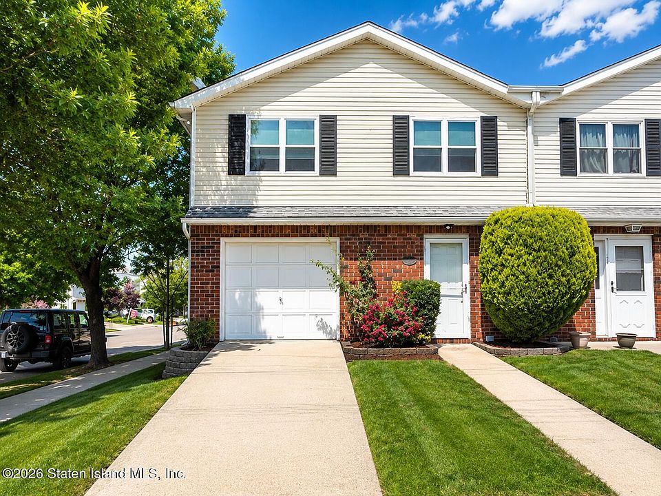 1st image of 71 Seguine Pl