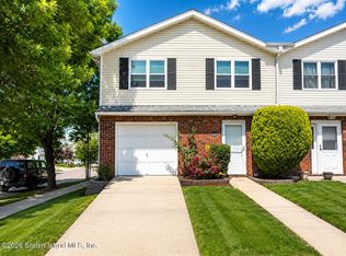 71 Seguine Pl, Staten Island, NY 10312