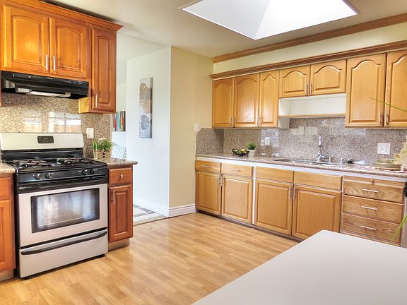 5th image of 2725 Coventry Dr