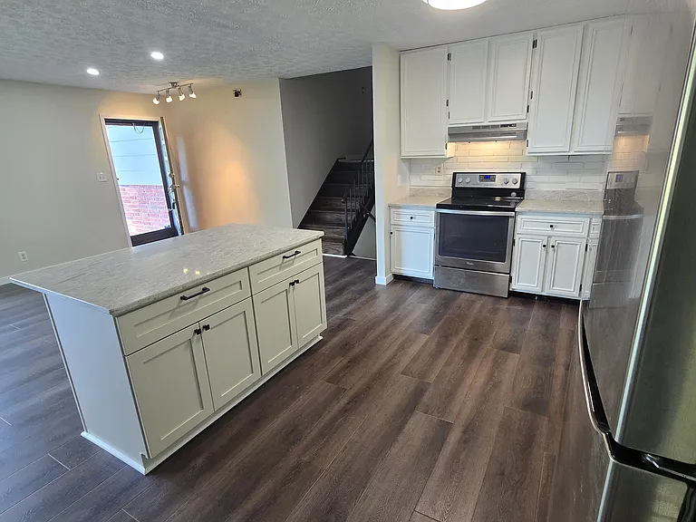 132 Bryn Myrr Dr — Photo 2