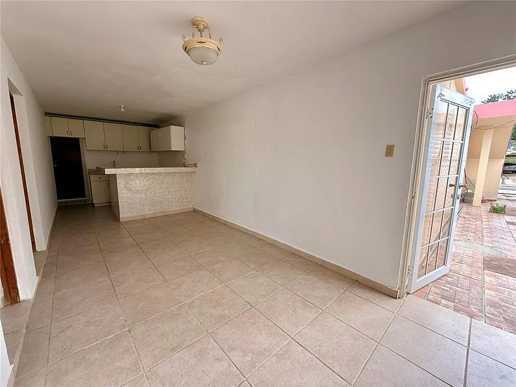 2 bed, 1.0 bath, 675 sqft, $750 — Photo 1