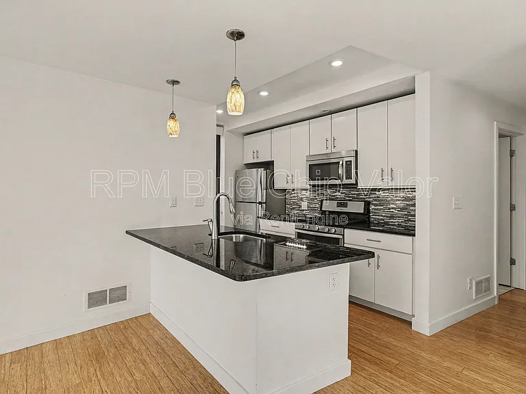 432 Liberty Hl #A — Photo 10