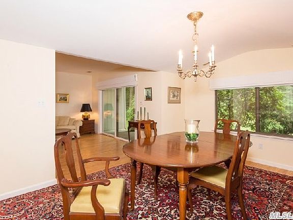 5th image of 7 Cedar Ln N