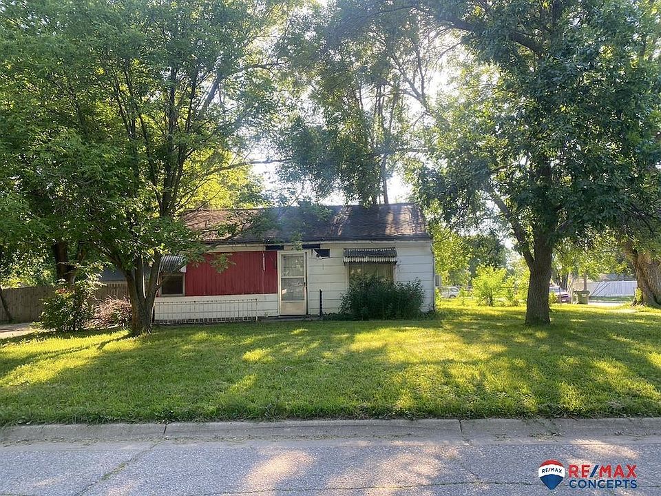 2nd image of 2845 N 41st St