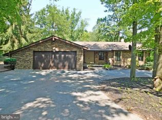 1371 Thomas Oaks Dr, Pottstown, PA 19465
