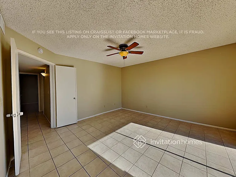 13802 N 45th Ave — Photo 6