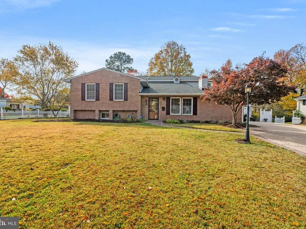 2605 Woodlawn Ln, Alexandria, VA 22306