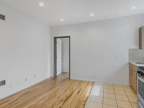 4th image of 1627 Park Ave APT 4D