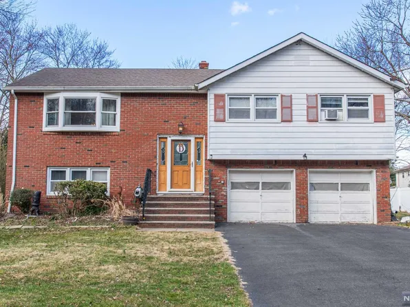 4 Poplar Pl, Fairfield, NJ 07004