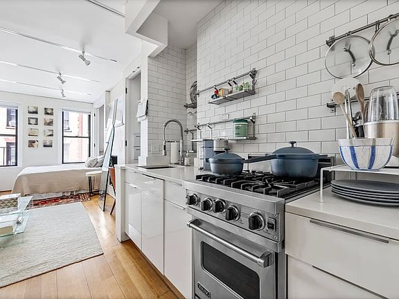 4th image of 26 Cornelia St APT 12