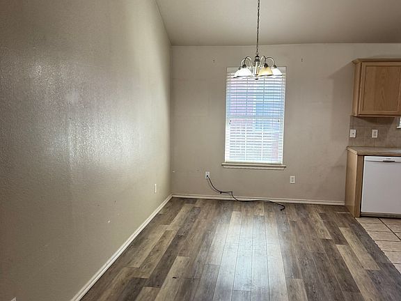 3rd image of 862 Beaumont Sq