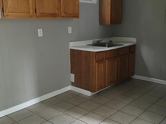 4th image of 1661 Dewey Ave