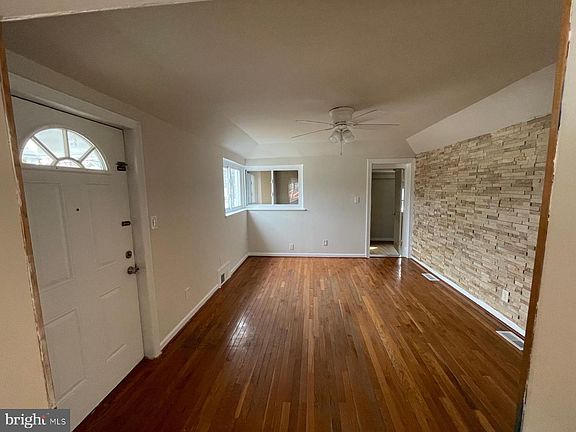 4th image of 5303 Farragut St