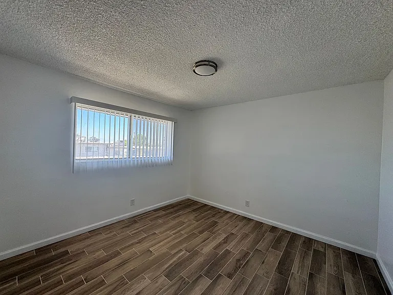 2600 Haley St — Photo 2