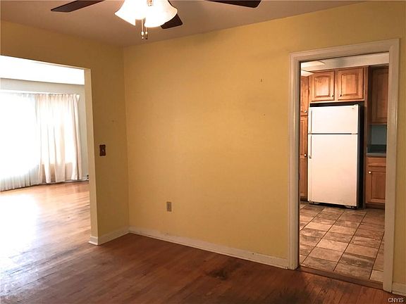 4th image of 308 Longmeadow Dr