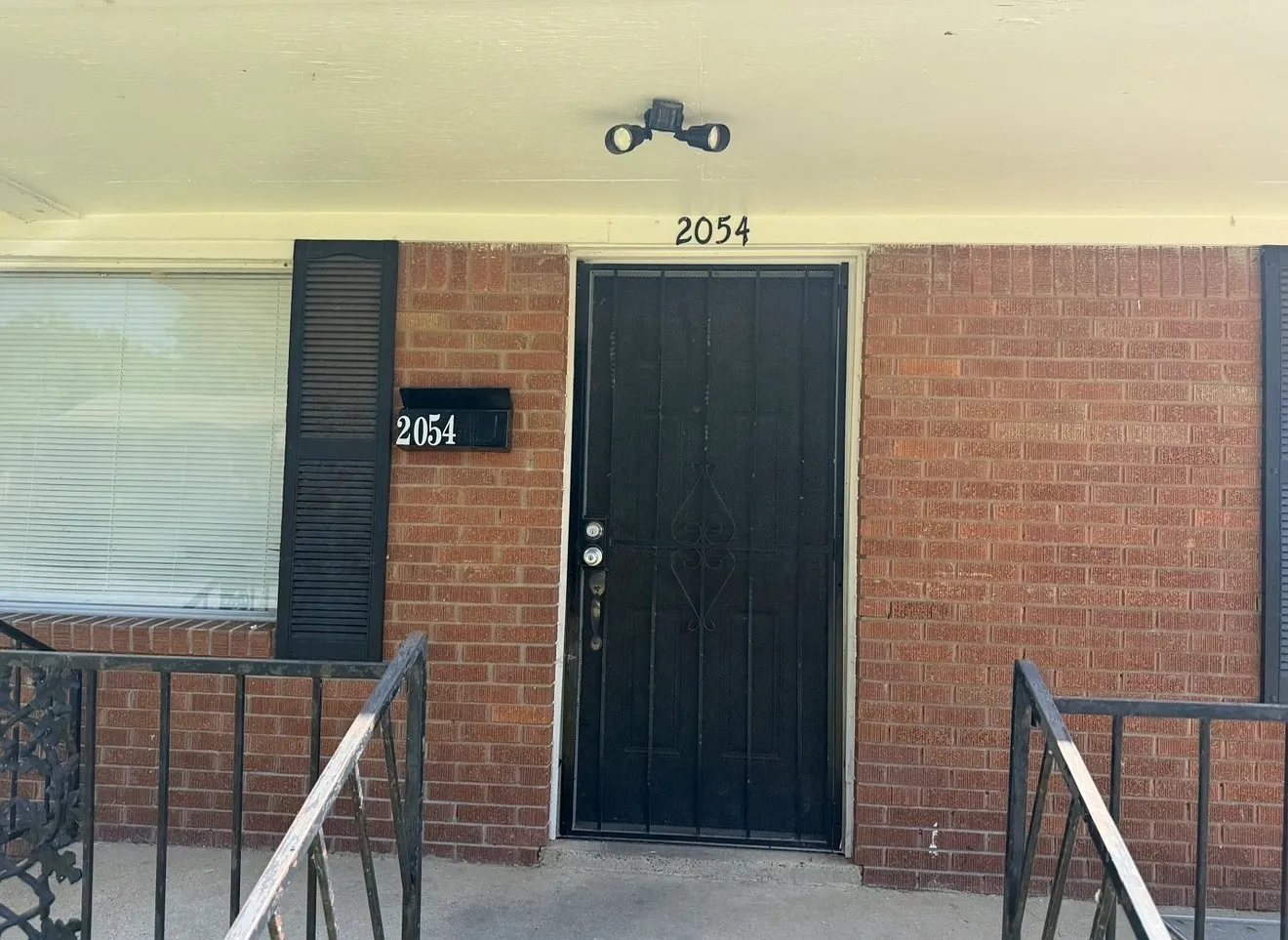 4 bed, 1.5 bath, 1300 sqft, $975 — Photo 2