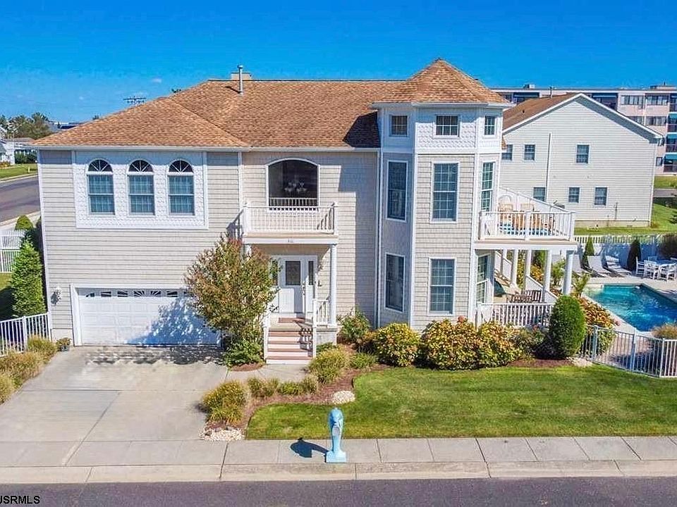 1st image of 310 Rainbow Dr
