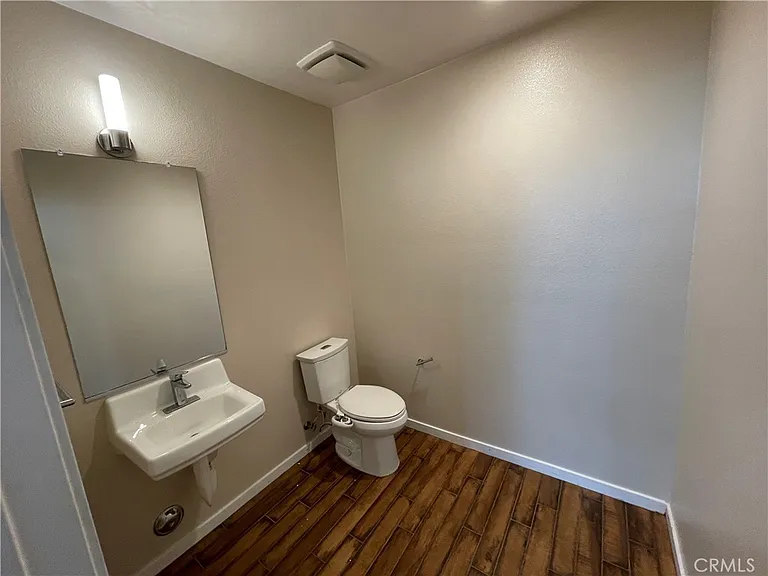 501 W Maple Ave — Photo 21