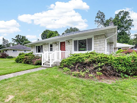 4th image of 75 Hillside Dr