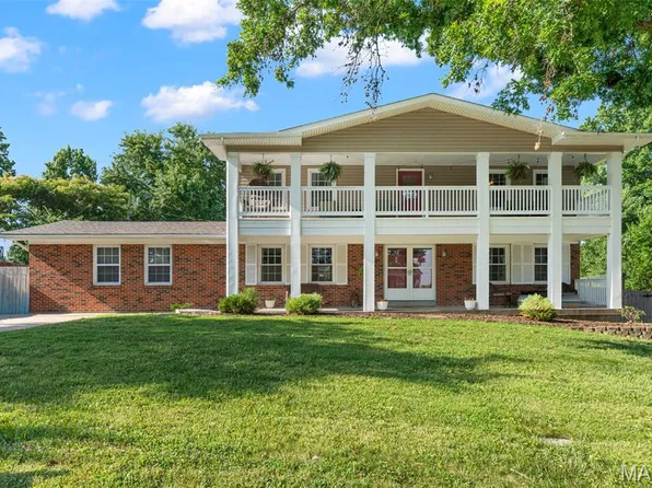 210 Capri Dr, O'Fallon, MO 63366