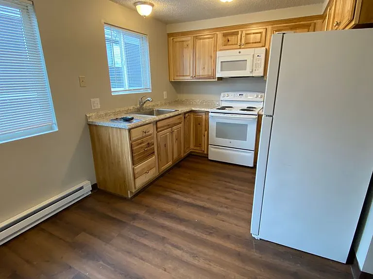 Deer St., 131 NW - 00131-DEER-00 — Photo 3