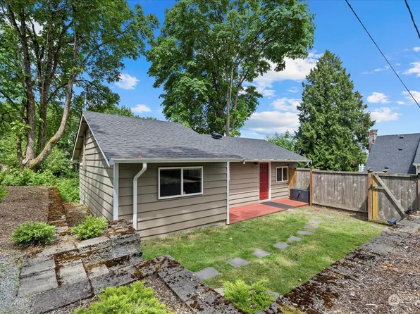 10012 15th Ave S, Seattle, WA 98168