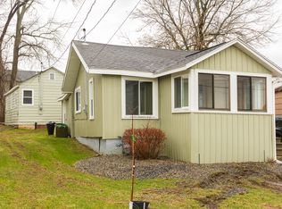 7112 Lakeshore Rd, Cicero, NY 13039