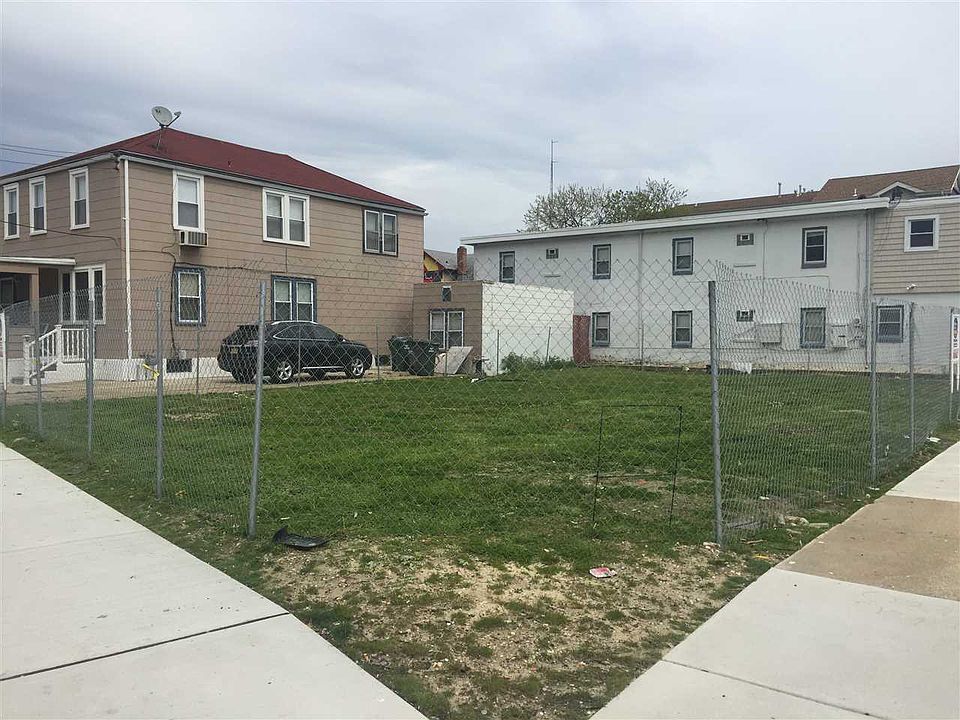 1st image of 101 E Maple Ave