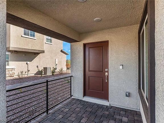 3rd image of 871 Watford Pl